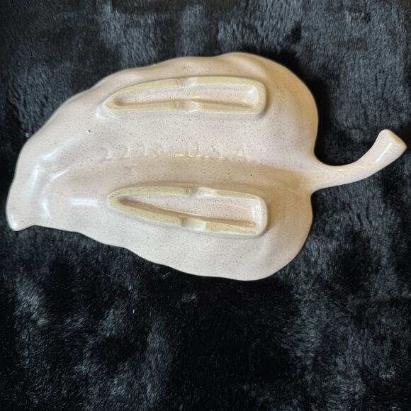 VTG Mid Century Modern Leaf Ashtray Ceramic Pearlized White Gold Trim USA 2220 - Picture 5 of 8